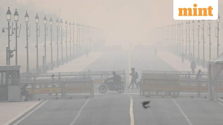 Delhi struggles to breathe as AQI hovers above 400 mark at 16 locations