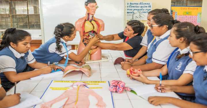 Más de 426 000 maestros reciben este mes el segundo tramo del aumento salarial