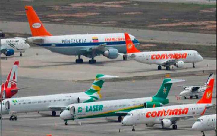 Aerolíneas mantienen vuelos a Venezuela pese a advertencia de EEUU