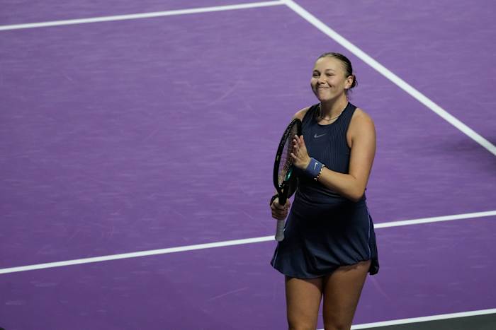Anisimova beats Swiatek to join Rybakina in last four at WTA Finals