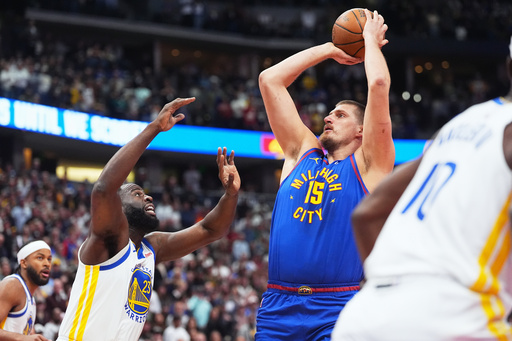 Nuggets dominan a Warriors carentes de Curry por 129