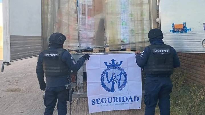 Recuperan camión de carga con 700 mil pesos en quesos, en Celaya
