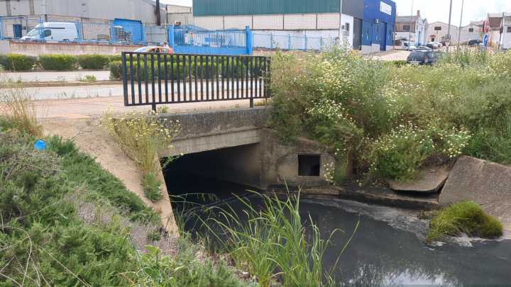 El Defensor del Pueblo interviene ante la falta de transparencia por los vertidos en Almendralejo