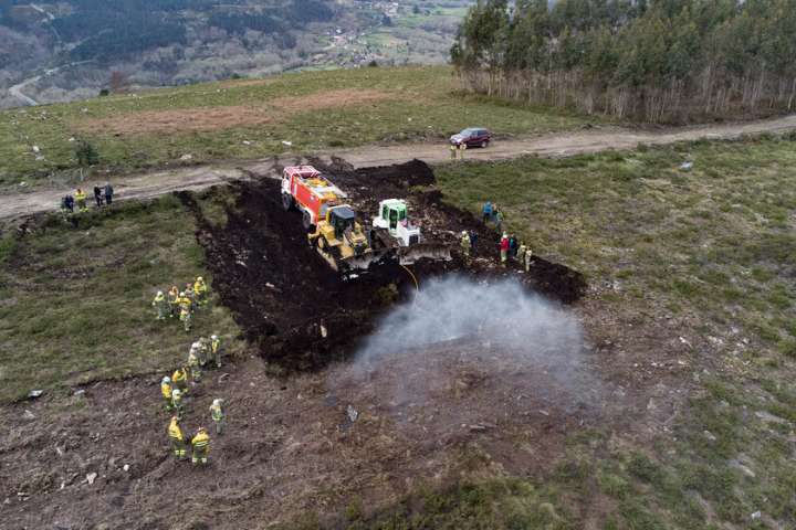 Ourense está descubriendo que hay algo tan preocupante como los incendios forestales: el "chapapote de monte" que les sigue