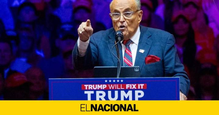Trump indulta a Giuliani y otros implicados en su intento de anular el resultado electoral de 2020