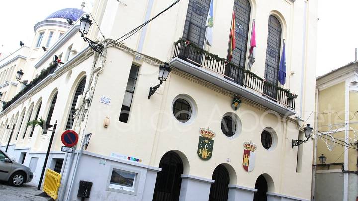 Un concejal de Hellín denuncia por «injurias» a la portavoz de Vox: pide 30.000 euros por daños