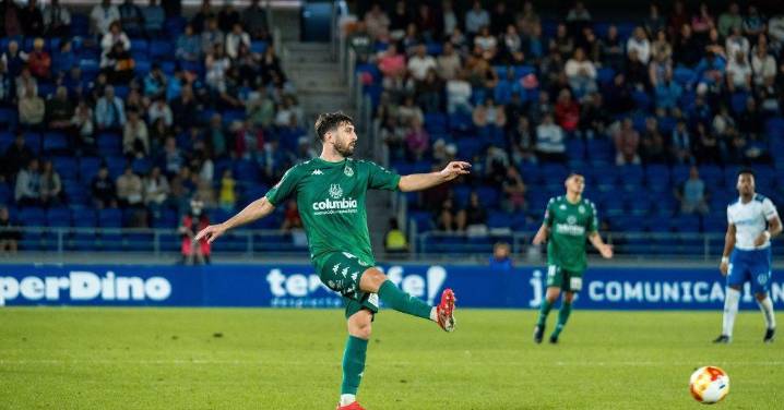 Mucho esfuerzo, ningún premio para el CD Arenteiro en Tenerife (1