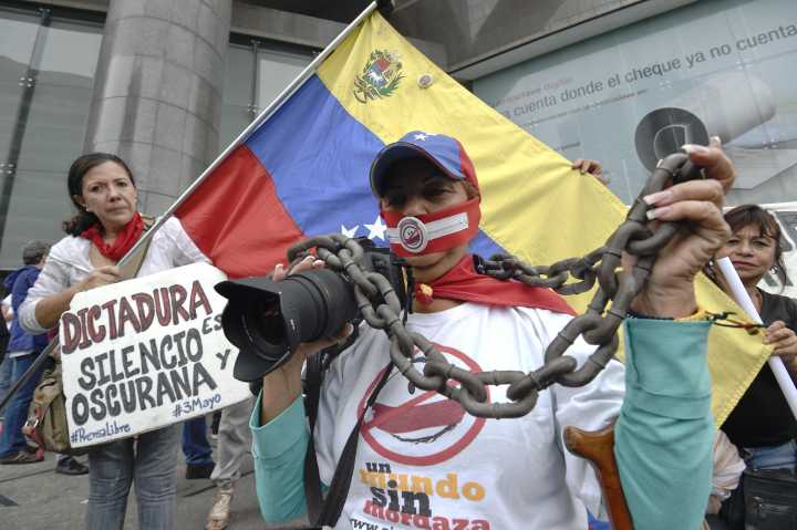 Represión, exilio y crisis financiera: la cruda realidad de los medios de comunicación en Venezuela tras la posesión de Nicolás Maduro