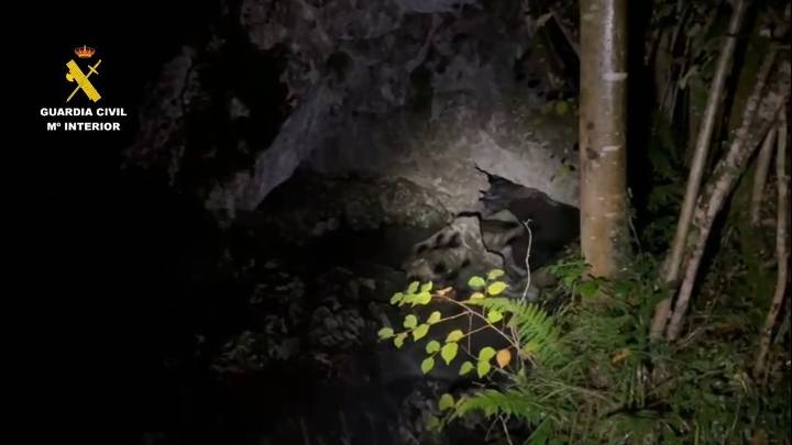Rescatados dos espeleólogos atrapados en una cueva de Picos de Europa