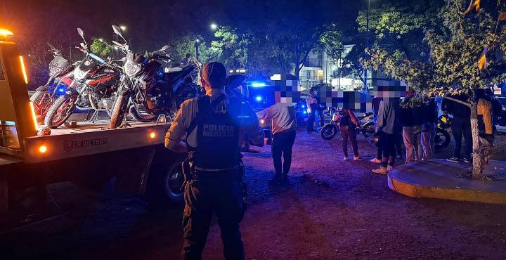 Arrancones ilegales provocan operativo en Tres Puentes; detienen a 3