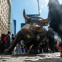 Rate cut hopes underpin global stocks but tech weakness weighs