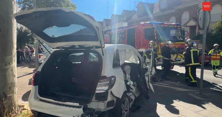 Un matrimonio de 71 y 74 años resulta herido tras colisionar su coche con el tranvía de Parla