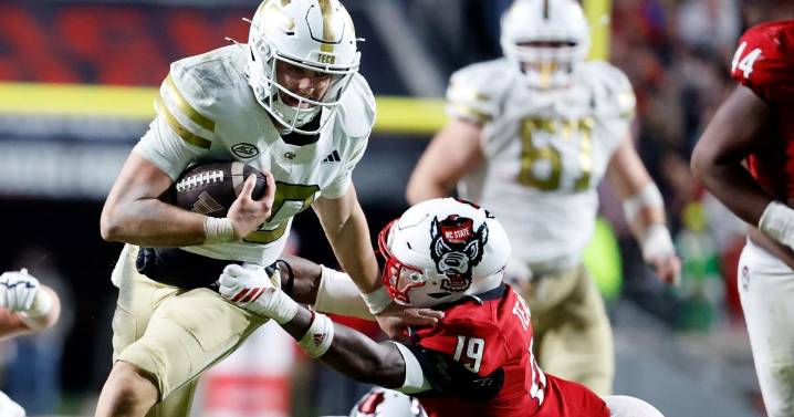 James Madison appears on AP Top 25-based CFP bracket; Georgia Tech, Texas also among the 12 teams