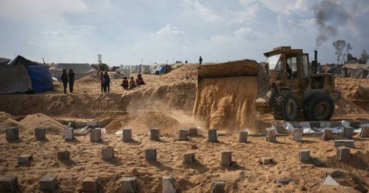 Bodies of 15 Palestinians returned by Israel to Gaza