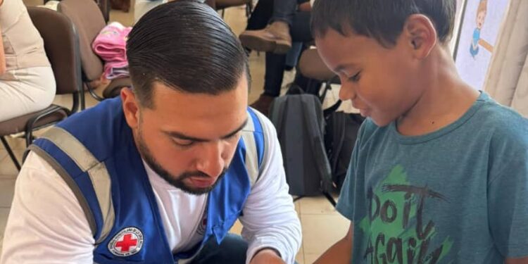 La Cruz Roja Venezolana apoya el regreso de 16 niños desde Cúcuta a su país