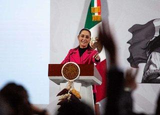 “Que paguen sus impuestos en vez de campañas en redes sociales”, Sheinbaum responde a Grupo Salinas