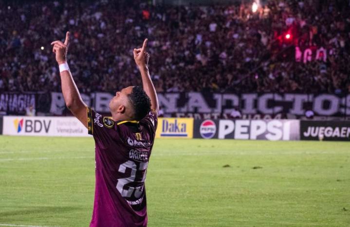 Carabobo FC doblegó a Caracas FC y disputará la final