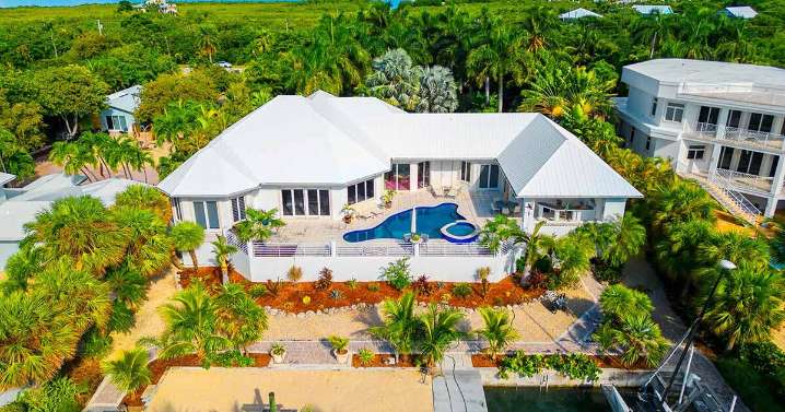 La casa que te haría vecino de Sydney Sweeney saldrá a subasta: una radiografía de la mansión