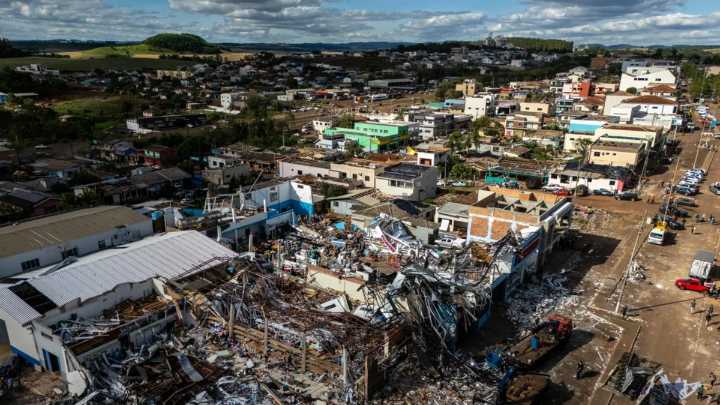 Seis muertos y más de 700 heridos por un tornado en Brasil