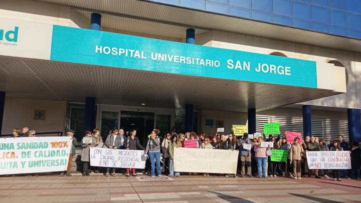 Sanitarios y pacientes reclaman cuidados de calidad y rechazan la reorganización de personal
