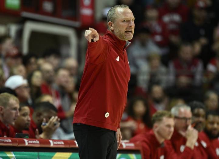 Deadspin | Tucker DeVries nets 27 as Indiana blasts Marquette