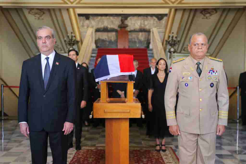 Restos de héroe dominicano son trasladados al Panteón de la Patria