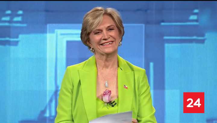 "La puse cerca de mi corazón": el simbólico gesto de Matthei tras regalo de Kaiser