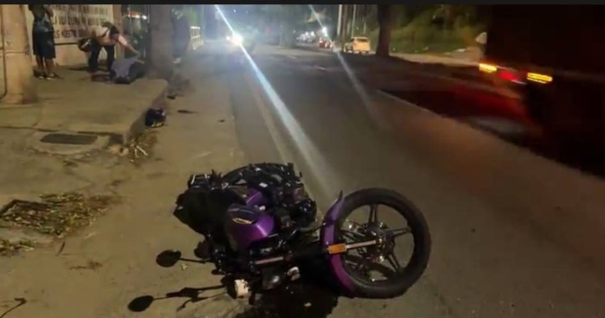 Trágico accidente en Girón: motociclista murió tras chocar contra un andén