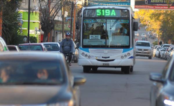 Cuatro líneas de colectivos modificarán este viernes sus recorridos por obras de repavimentación