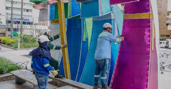Con grandes figuras y túneles de luz se empieza a vestir de Navidad el Parque Murillo Toro