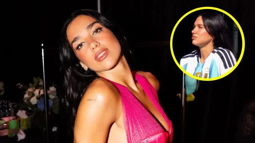 Dua Lipa se roba el show en La Bombonera al aparecer con la ‘Albiceleste’ en el clásico Boca vs. River [VIDEO]