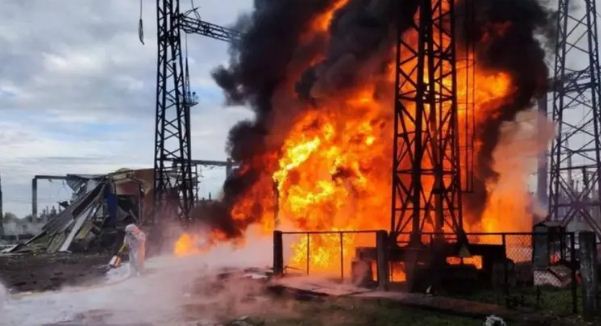 Ataque ruso masivo destruye dos centrales eléctricas en Ucrania