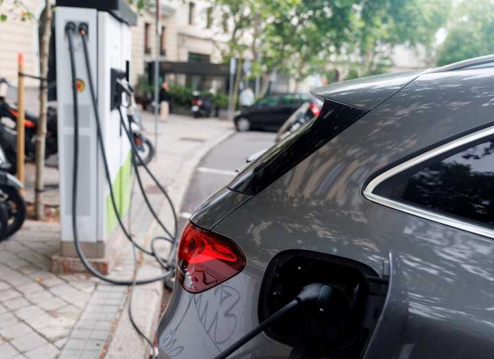 Casi 900 andaluces, en lista de espera tras agotarse las ayudas al coche eléctrico