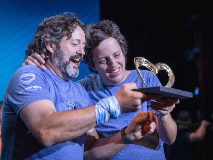 A pura emoción, entregaron el "Premio Abanderados" a un proyecto inclusivo para gente con discapacidad