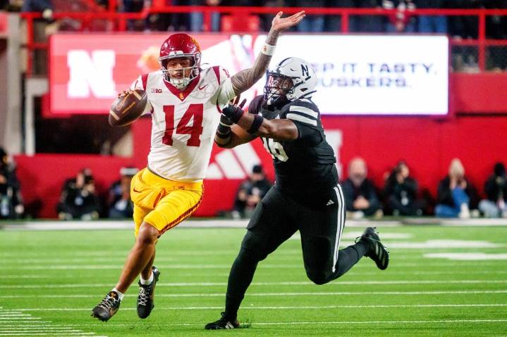 Deadspin | No. 23 Southern California scores last to avoid upset at Nebraska