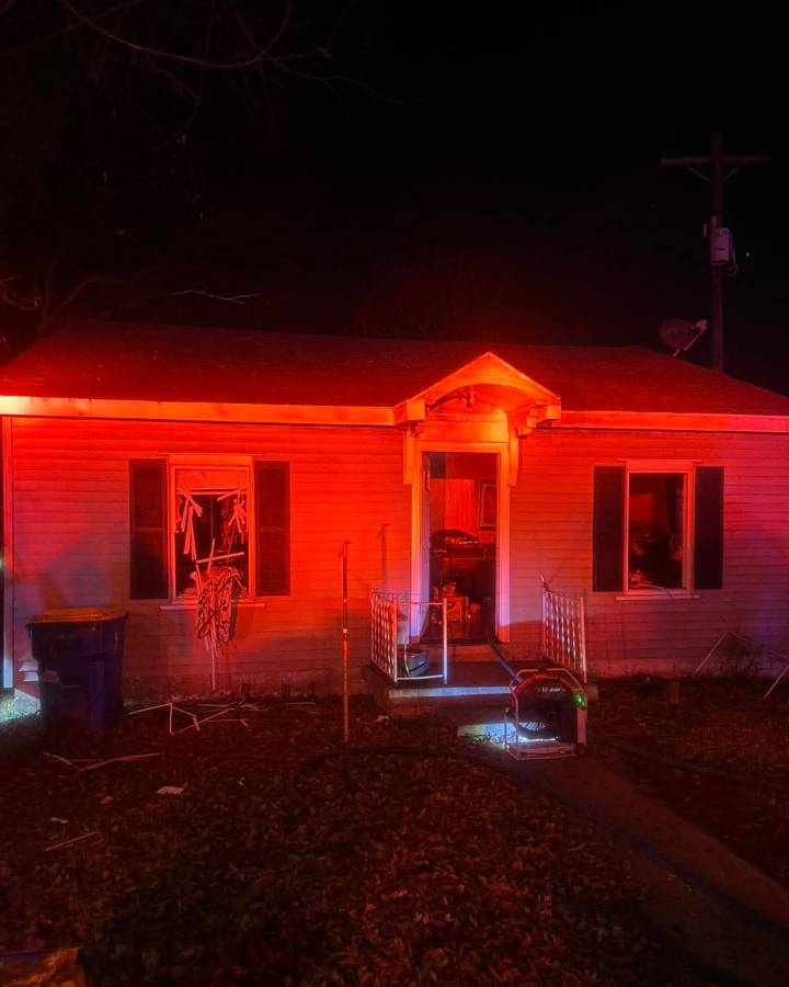 Firefighters battle Thanksgiving day fire in Bowling Green