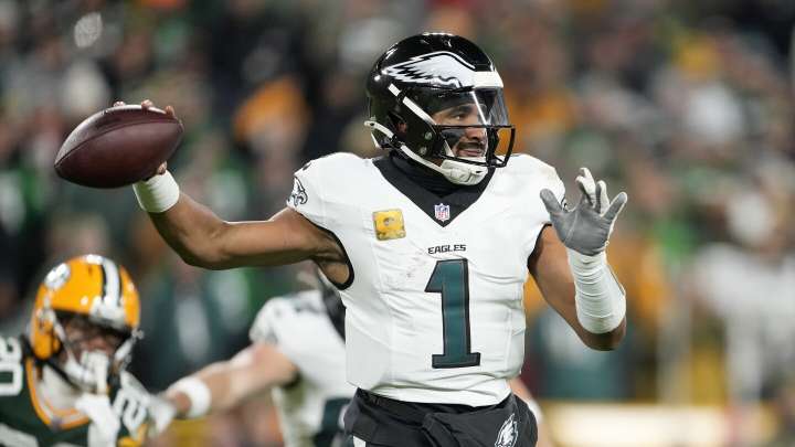 Eagles take 10-0 lead on Packers in fourth quarter