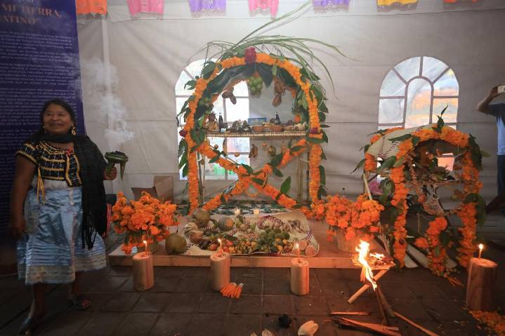 Exhiben en Oaxaca 31 altares de pueblos originarios