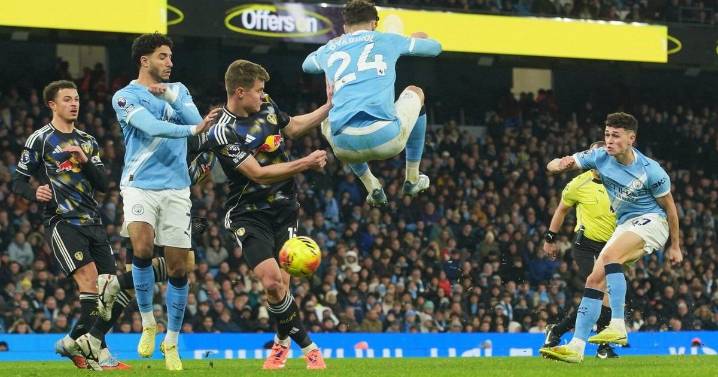 Foden rescues Man City with late goal in 3-2 win over Leeds in the Premier League