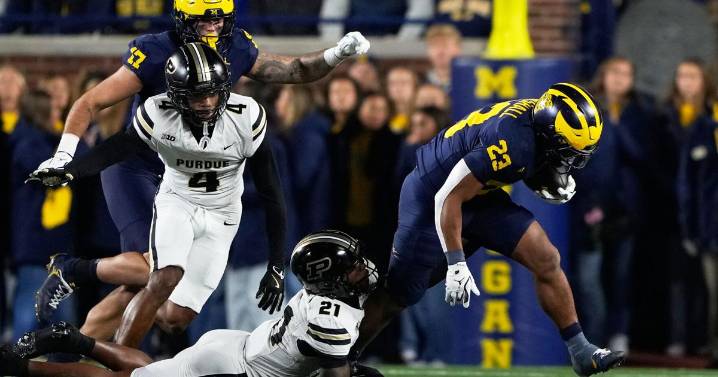 Jordan Marshall runs for 185 yards and 3 TDs to help No. 21 Michigan hold off Purdue for 21