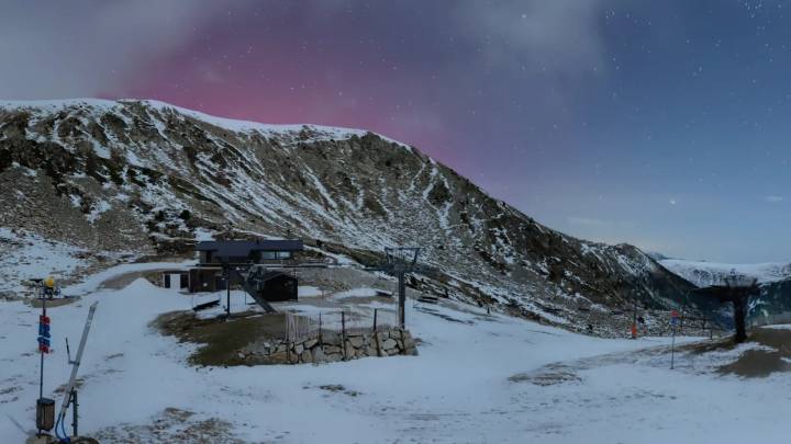 Catalunya avista una aurora boreal a causa de una intensa erupción solar: se podría repetir con mayor intensidad esta tarde