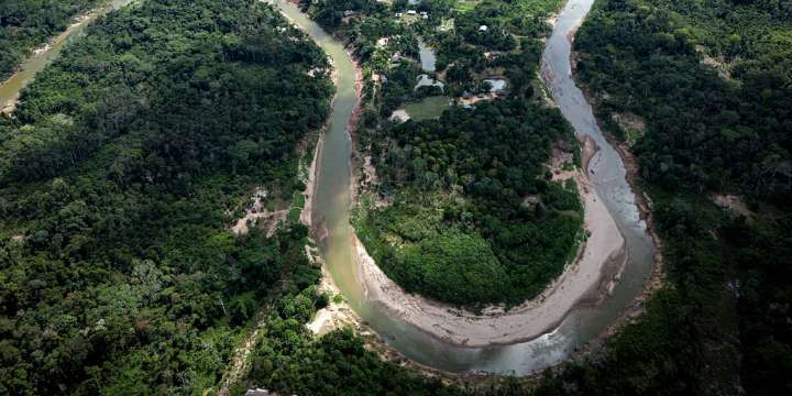 Colombia prohíbe explotación minera y de hidrocarburos en la Amazonía, pero la medida queda en suspenso por falta de consulta previa