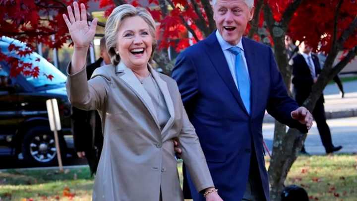 Ordenan investigar a los Clinton por vínculos con Epstein