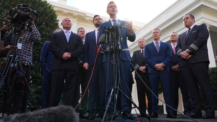 Court blocks new rules limiting which immigrants can get commercial drivers' licenses