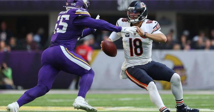 Fantasy plays: Players to start and sit for NFL Week 12