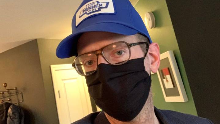 Mennonite Man Wears His Wife's Düak A Bit Too Low