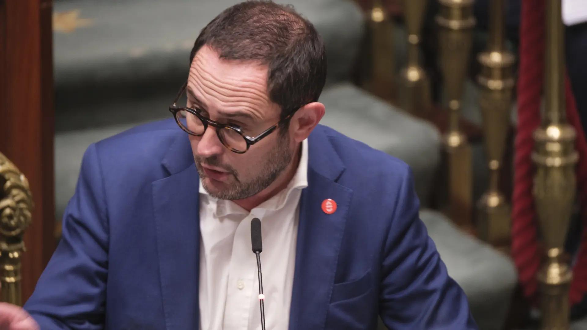 Un diputado belga es forzado a callarse tras intervenir 23 horas seguidas en el Parlamento