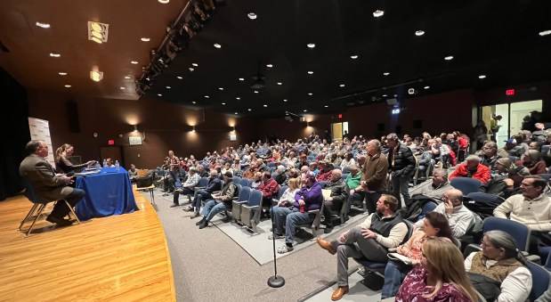 Xcel pares Wisconsin solar farm project, adds battery backup