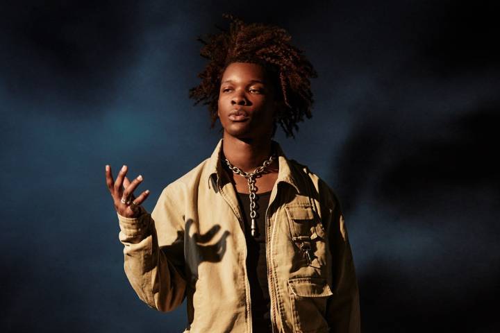 ¡Revelan un sorprendente hallazgo en el maletero del Tesla de D4vd: el misterio del cadáver de la joven!