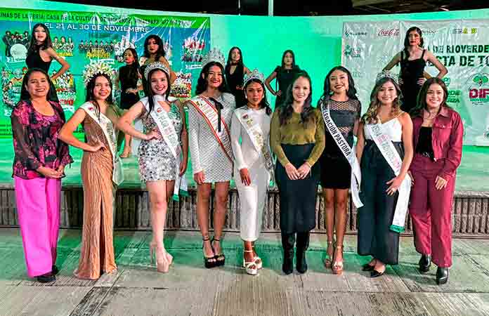 Presentan aspirantes a reina de la Feria